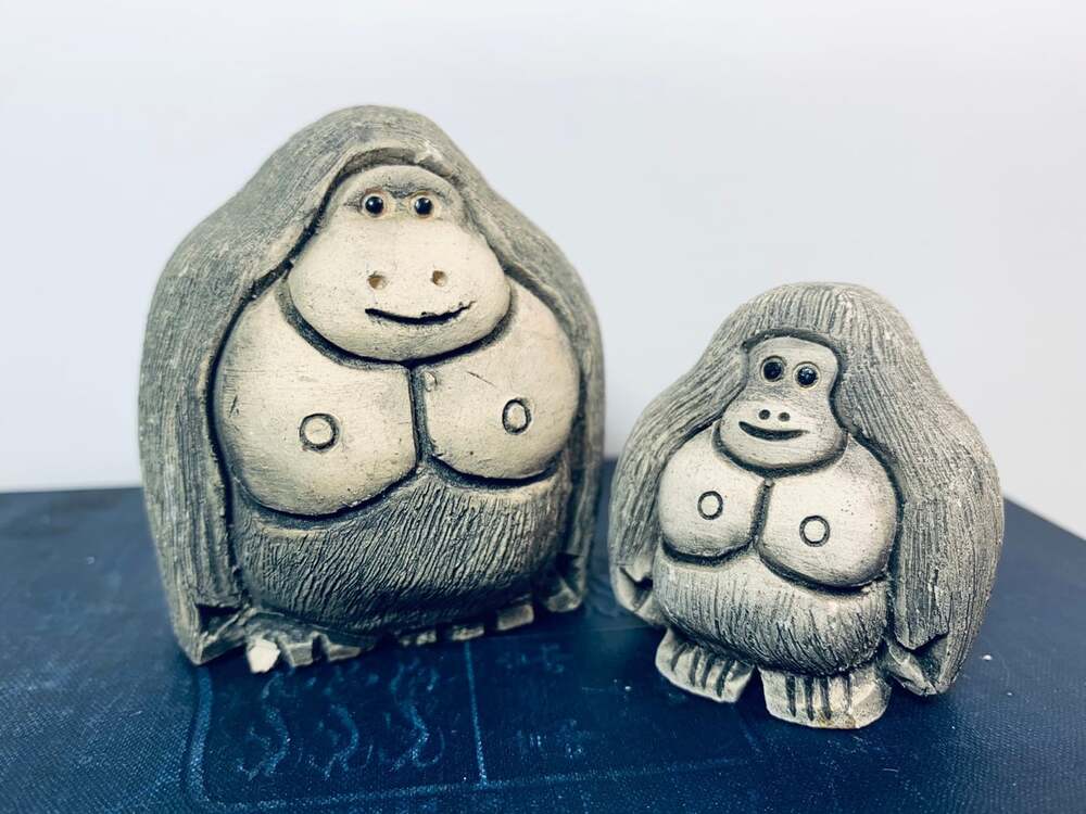 Gorilla and baby figurines Artesania
